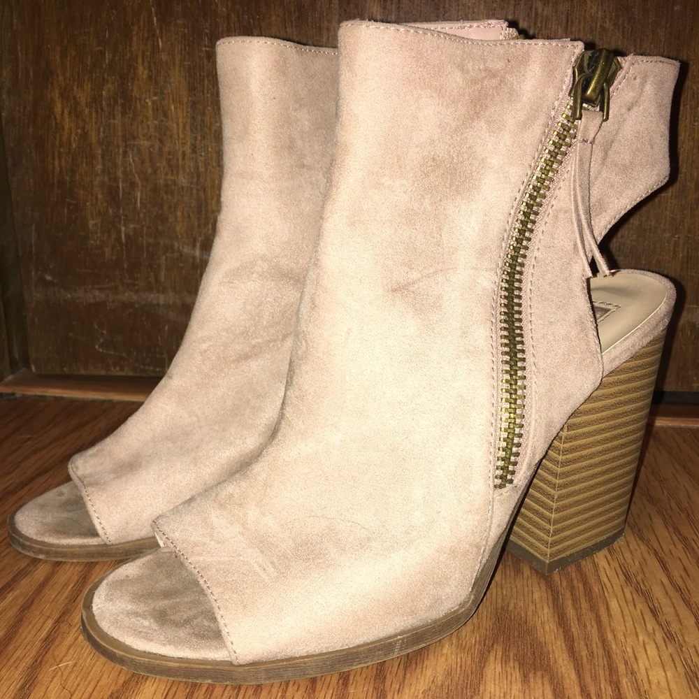 Women’s Size 6 1/2, Beige Peep Toe Booties